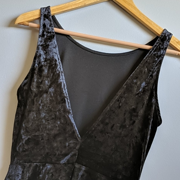 H&M Dresses & Skirts - 🌺H&M Divded velvet low back skater LBD